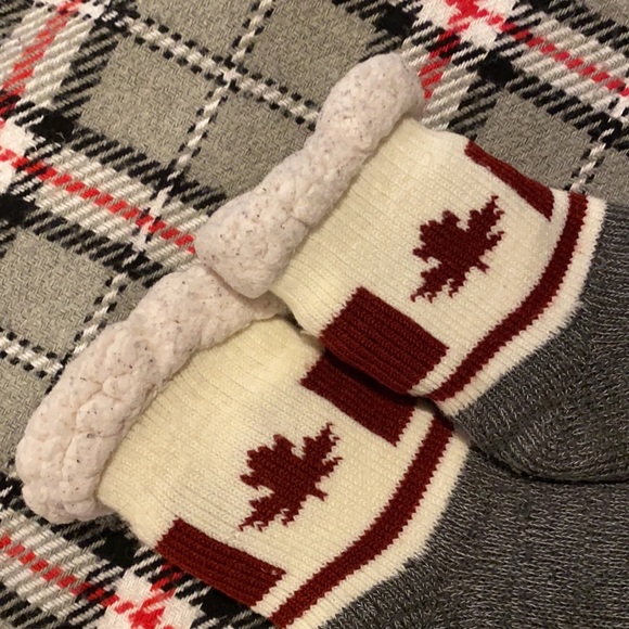 Abs “Canadian Maple” Grip Slipper Socks (Pair # 2) - Picture 7 of 7